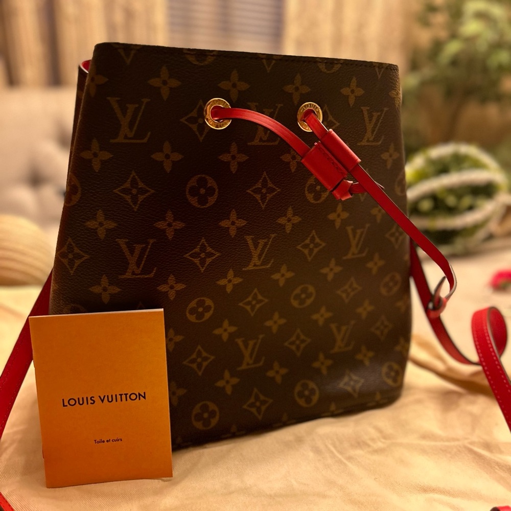 Louis Vuitton NeoNoe Handbag MM Brown Canvas.